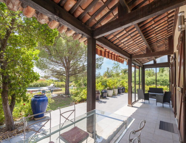 isclawa-les-villas-de-tom-villa-avec-piscine-et-jardin-prive-callian-var-15-terrasse