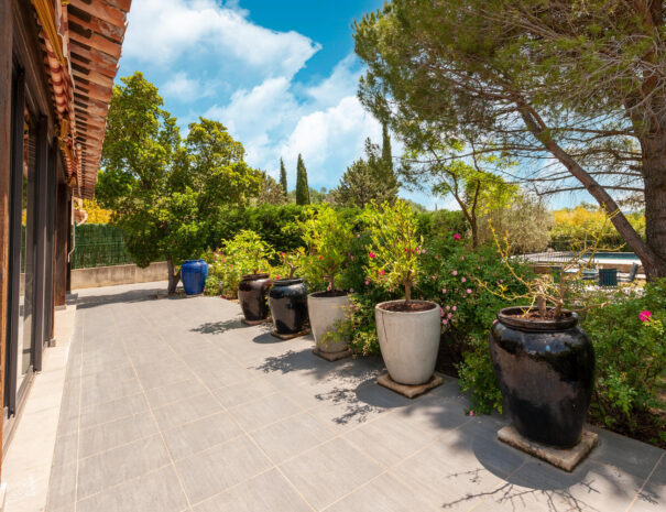 isclawa-les-villas-de-tom-villa-avec-piscine-et-jardin-prive-callian-var-16-terrasse