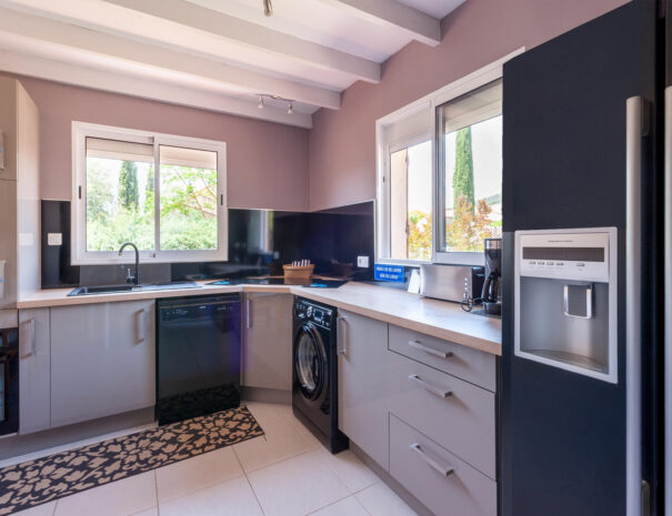 isclawa-les-villas-de-tom-villa-avec-piscine-et-jardin-prive-callian-var-21-cuisine