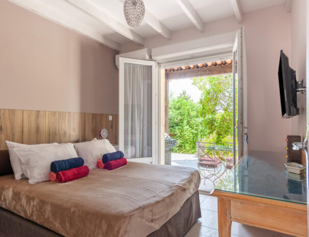 isclawa-les-villas-de-tom-villa-avec-piscine-et-jardin-prive-callian-var-23-chambre