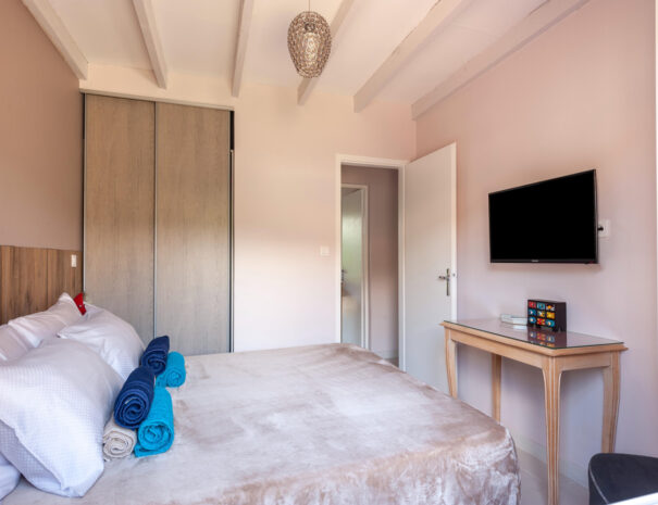 isclawa-les-villas-de-tom-villa-avec-piscine-et-jardin-prive-callian-var-27-chambre