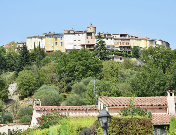 isclawa-les-villas-de-tom-villa-avec-piscine-et-jardin-prive-callian-var-32-vue-sur-le-village