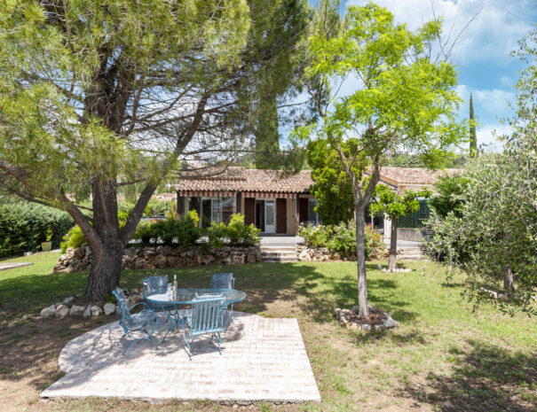 isclawa-les-villas-de-tom-villa-avec-piscine-et-jardin-prive-callian-var-7-jardin