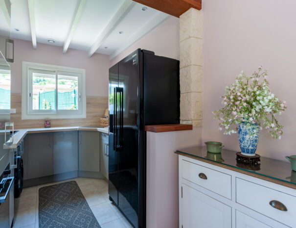 cannelle-les-villas-de-tom-villa-avec-piscine-et-jardin-prive-callian-var-16-cuisine