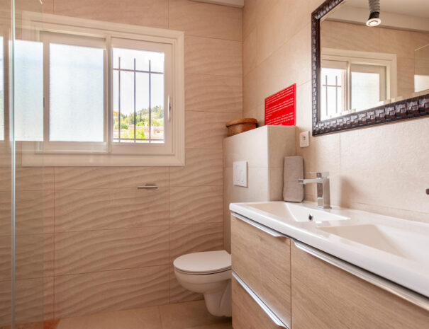 cannelle-les-villas-de-tom-villa-avec-piscine-et-jardin-prive-callian-var-20-salle-de-bain