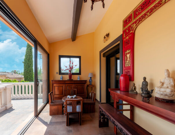 jen-uka-les-villas-de-tom-villa-avec-piscine-et-jardin-prive-callian-var-15-sejour-veranda