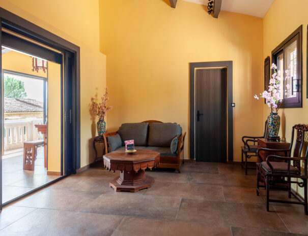 jen-uka-les-villas-de-tom-villa-avec-piscine-et-jardin-prive-callian-var-17-salon