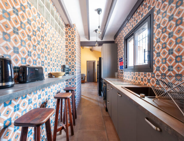 jen-uka-les-villas-de-tom-villa-avec-piscine-et-jardin-prive-callian-var-21-cuisine