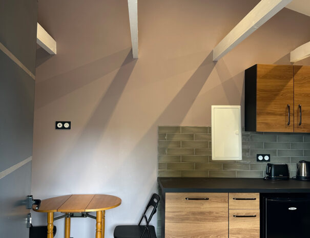 osean-les-villas-de-tom-studio-avec-jardin-prive-callian-var-4-cuisine-table-a-manger